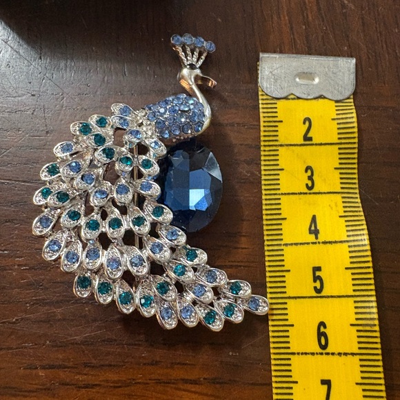 Elegant Silver and Blue Peacock Brooch - Picture 9 of 12